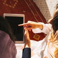 Hukum Belajar Agama Lewat Internet dan Tips Filter Konten yang Positif