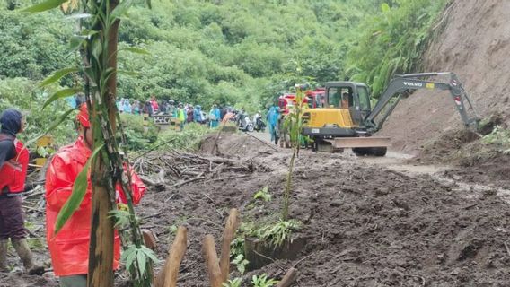 BPBD Malang: Jalur Akses Menuju Bromo Terputus Akibat Longsor