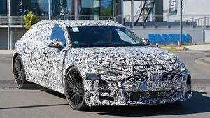 アウディRS7最新車はハイブリッドV6エンジンを搭載し、BMW M5と競争する準備ができています