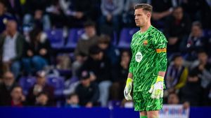 Ter Stegen Pertimbangkan Operasi Punggung, Bisa Absen Lama Lagi