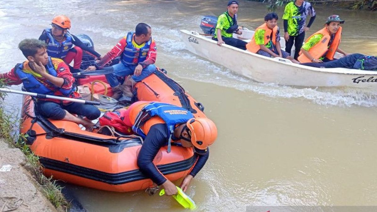 باستخدام اكتشاف الأجسام بعمق 30 مترا ، يجد Basarnas Banjarmasin بسرعة ضحايا الغرق في تابين