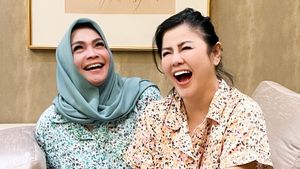 <i>Nggak Kaleng-kaleng</i>, Kado Mertua Raffi Ahmad Saat Ibunda Desiree Tarigan Ulang Tahun: Scraft Lukis Putri Maestro Affandi 