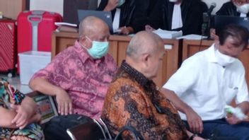 أليكس نوردين يحضر محاكمة الفساد لبناء المسجد الحرام في PN Palembang