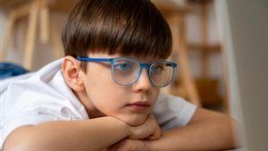 Gejala dan Cara Efektif Mencegah <i>Digital Eye Strain</i> pada Anak-Anak