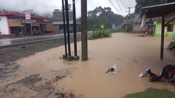 عشرات المنازل في أغام غرب سومطرة غمرتها الفيضانات