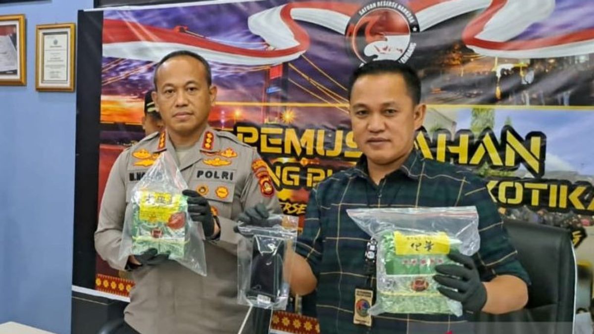 Had Run When He Was Caught, 1 Of The 2 Transnational Drug Traffickers In Palembang Attempted To Arrest The Police.