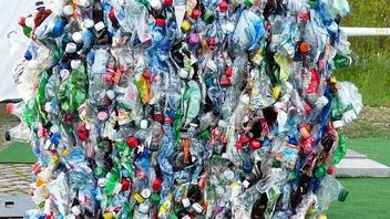 مناقشة في DPP PKB ، نشطاء البيئة يدعون المدارس إلى حظر استخدام المواد البلاستيكية ذات الاستخدام الواحد