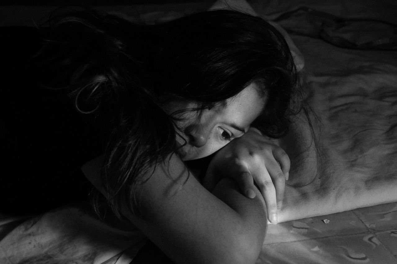 疲れているが眠りにつくのは難しい、なぜですか?ここに原因と克服する方法があります