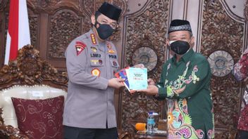 Les Promesses Du Chef De La Police Listyo En Présence De La Direction Centrale De Muhammadiyah