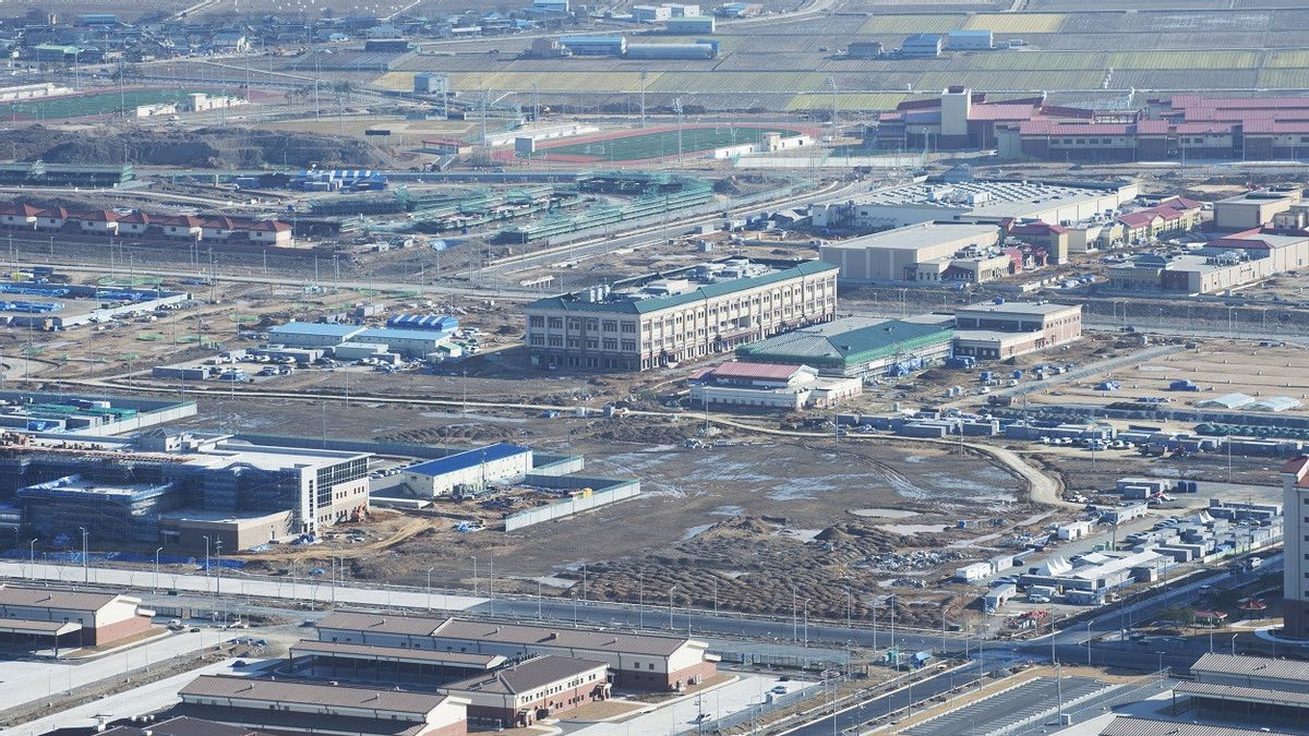 韓国警察が2つの米軍基地を襲撃した後、2人を拘束