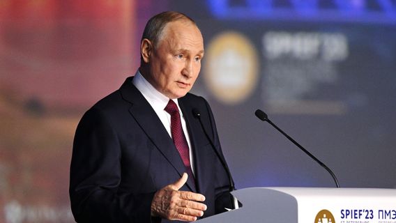 プーチンは4人の国防副大臣を解雇し、親戚を後継者に指名