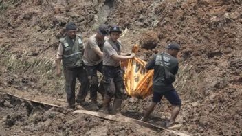 L’équipe SAR a trouvé le corps de la victime de Longsor Cangkangkor West Bandung dans la rivière Citarum