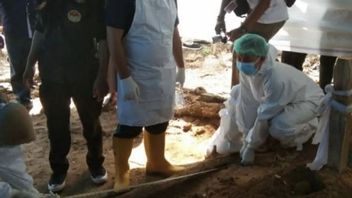 Polda Riau Bongkar Makam Tahanan Polsek Diduga Mati Tak Wajar, Kepala Bolong di Belakang Telinga Kiri