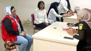 Tipu受害者310亿印尼盾,前Cawabup Sinjai Nursanti被判处2年7个月