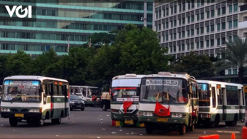 Ahok empêche aux Zombie d'entrer dans la ligne de bus aujourd'hui, le ...