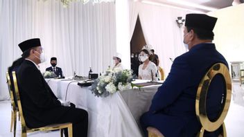 حضور الزواج عطا أوريل، يتم التلميح جوكوي برابوو من قبل PKS حول جودة زعيم البلاد 