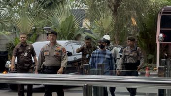 Acting Mayor Of Pekanbaru Silenced Upon Arriving At The KPK Building After Being Caught OTT