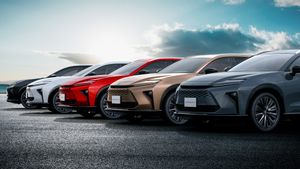 an, après avoir des versions Crossover et Honda, Toyota lance désormais une couronne majestueuse au Japon