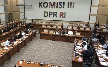 Gelar Rapat Tertutup, Komisi III DPR dan Jampidsus Bahas Korupsi Pertamina Hingga Kasus Tom Lembong