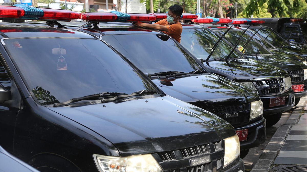 عمدة إيري Cahyadi 'ماجيك' سيارة سورابايا مكتب الحكومة حتى جثث السيارات