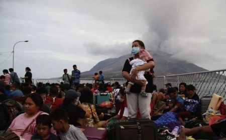 Rapat Penanganan Bencana BNPB Ungkap Pengungsi Erupsi Gunung Ruang BAB Berdarah Imbas Menu Makanan