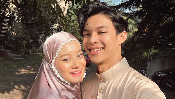 Rey Mbayang Upset Dinda Hauw's Photo Before Wearing Hijab Still Spreading