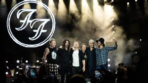 Foo Fighters تحية المعجبين من خلال Videootron في جاكرتا
