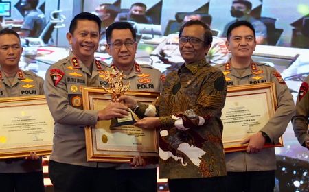 Kapolda Bali Raih Penghargaan Peringkat Terbaik Kompolnas Awards 2022