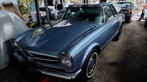 まだ工房で、メルセデスベンツ280 SLリドワンカミルがKPKによって押収されたことが判明しました