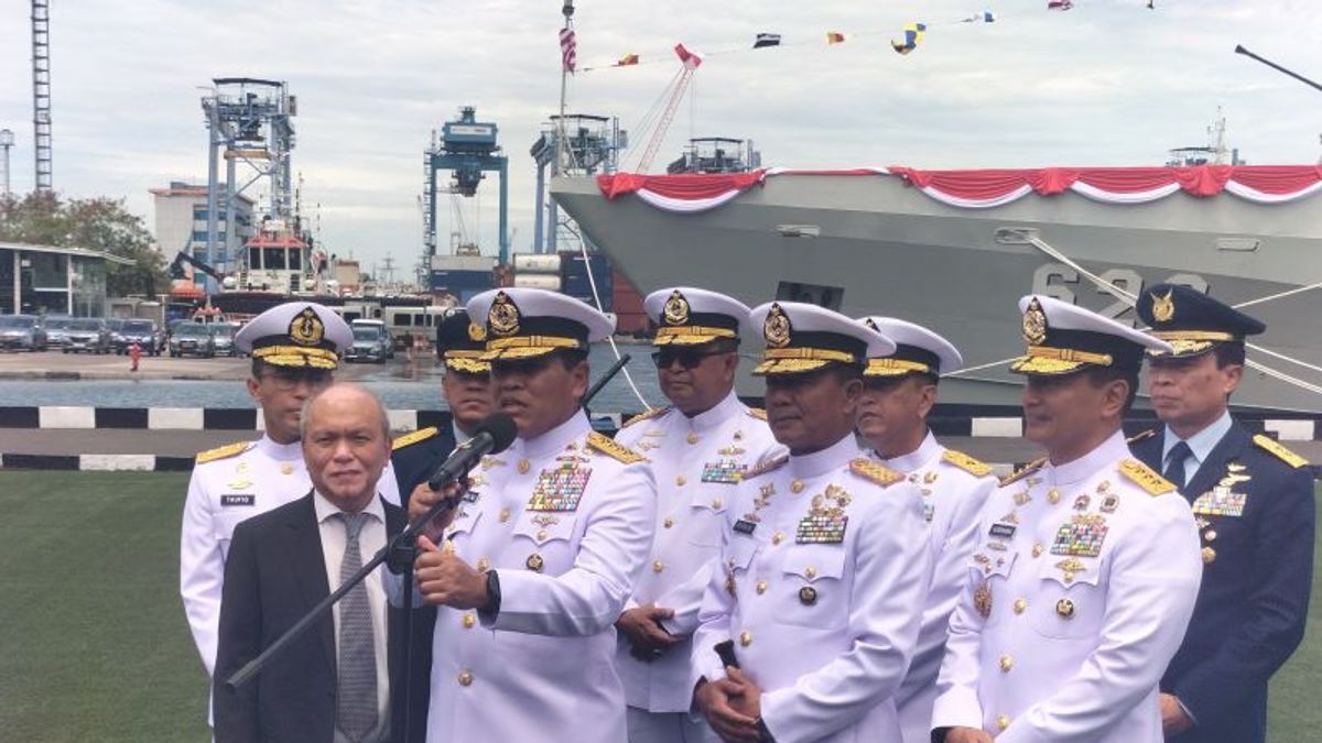 Al Sow Al fabrique un sous-marin armé d'armes à torpéo