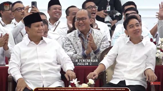 Le sourire de Semringah Prabowo-Gibran lorsqu’il est nommé président- vice-président élu lors des élections de 2024