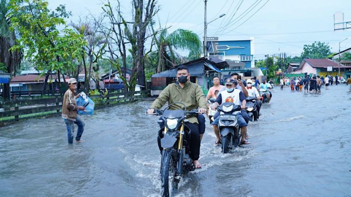 鲍比·纳苏提翁（Bobby Nasution）全神贯注于棉兰洪水，学者们建议BWS苏门答腊岛迅速使德利 - 巴布拉河正常化