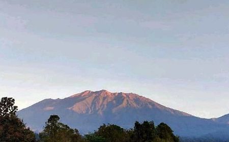 Erupsi Gunung Raung, Warga Diminta Tak Beraktivitas Radius 3 Km dari Puncak