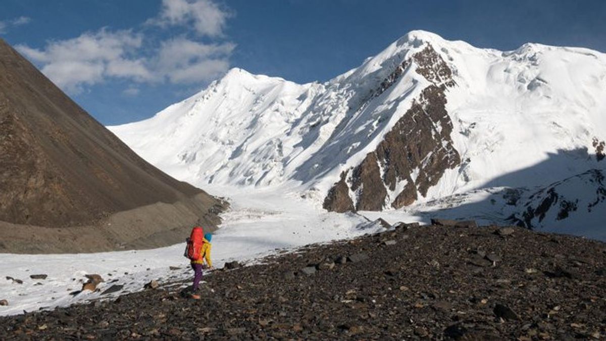 Nepal's Government Requires GPS To Become A New Equipment To Climb Everest