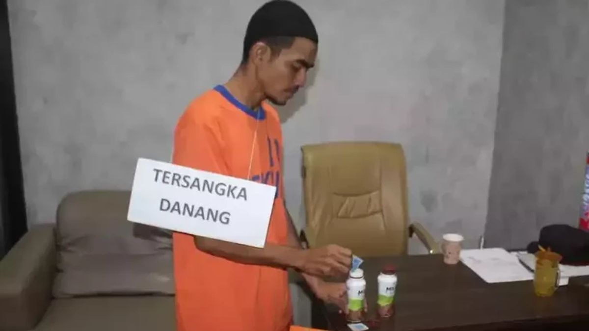 re reconstruit suicide familial à Kediri, le père d’Oplos lait avec du poison de souris