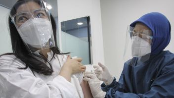 国有疫苗现已进入第三阶段临床试验，对4，050名受试者进行了测试