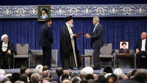 アヤトッラー・アリ・ハメネイがペゼシュキアンをイラン大統領として承認、就任式が火曜日に行われます
