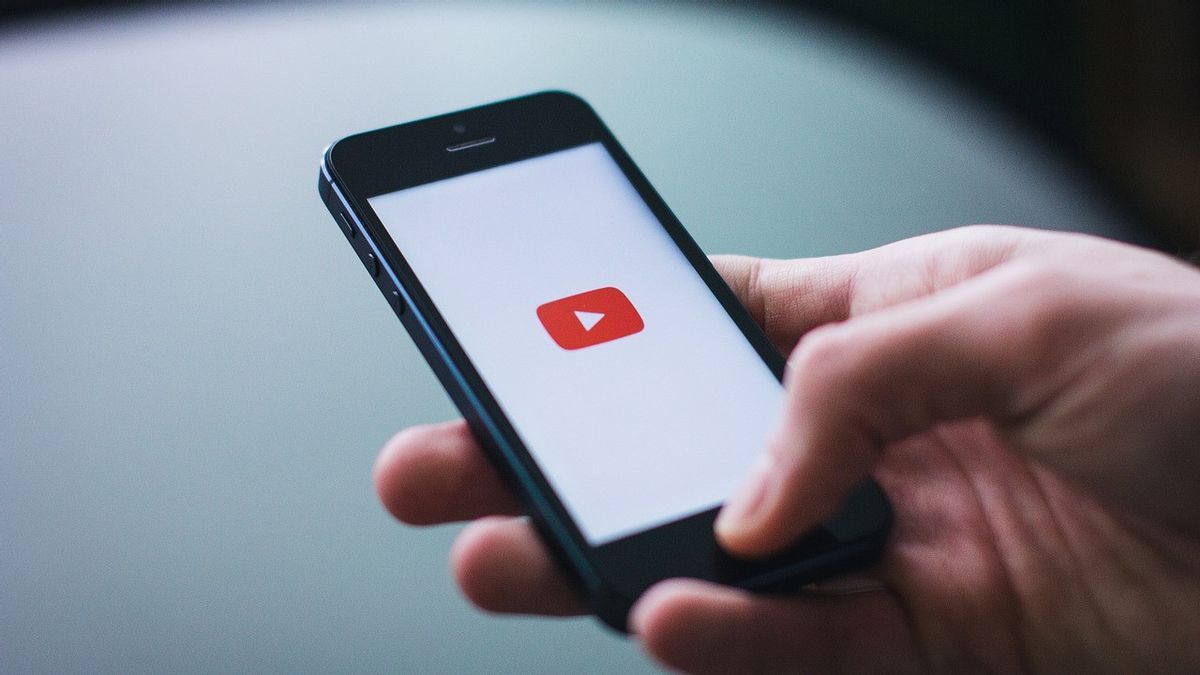 YouTube testé une clarification du contenu, similaire aux enregistrements communautaires en X