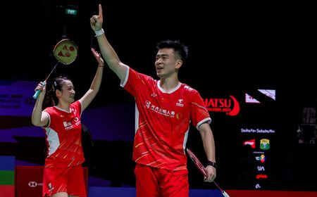 Trofi Juara Indonesia Masters 2024 Zheng Siwei Jatuh dan Hancur di Istora