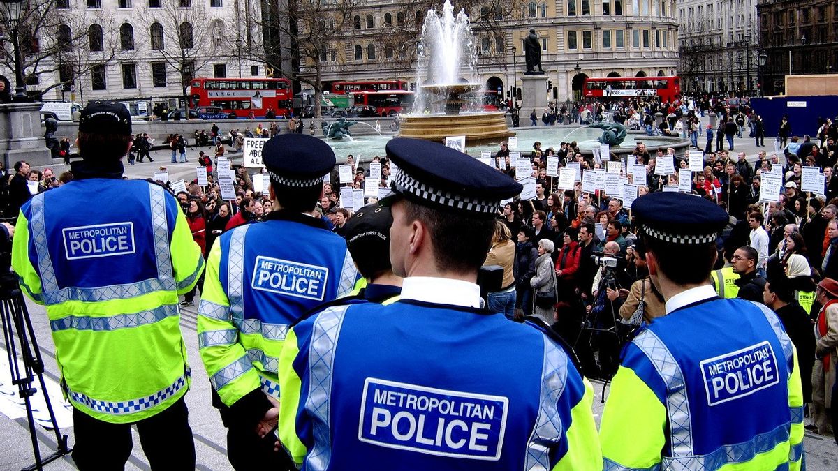 Polisi London Tangkap Lebih dari 140 Pelaku Kejahatan Jalanan dalam Operasi Jelang Natal