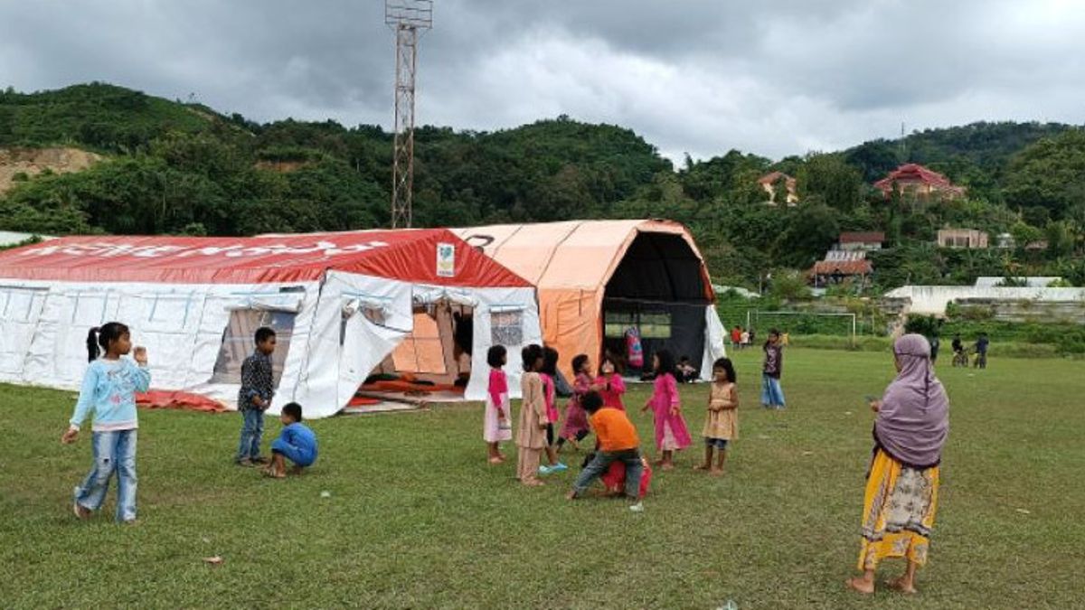 Sebagian Pengungsi di Mamuju Pilih Bertahan di Tenda, Alasannya Masih Trauma Pulang ke Rumah