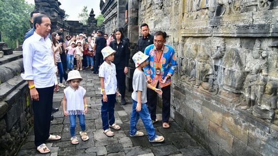 ジョコウィがヤン・エテスにボロブドゥール寺院について尋ねたとき