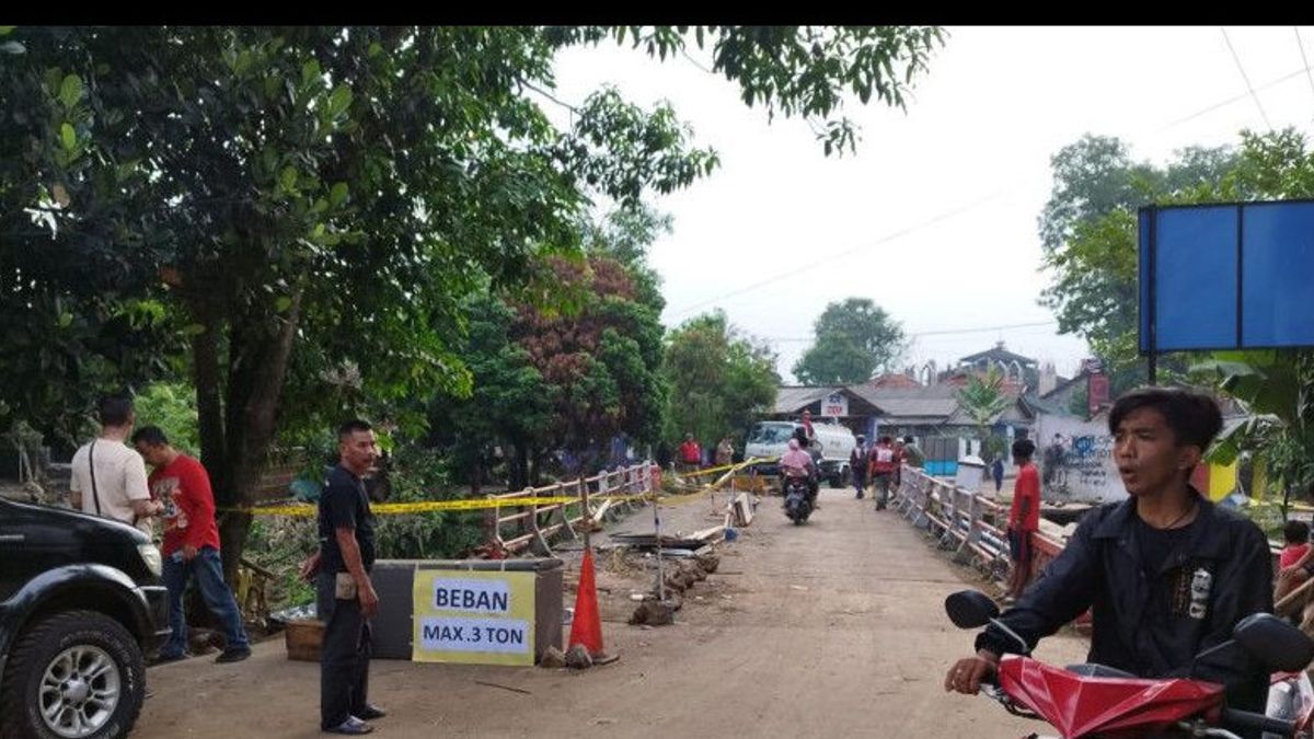 Hit By Floods, Two Broken Bridges In Ciranjang-Cianjur