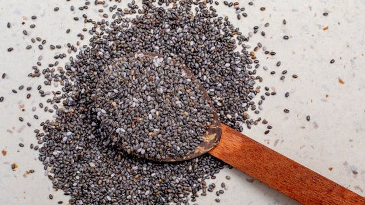 Biji Chia Kering atau Rendam, Mana yang Lebih Baik Dikonsumsi untuk Bantu Pertumbuhan Rambut?