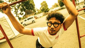 Perayaan 10 Tahun Album Generation Y, Kunto Aji Hadirkan <i>2025, Masih Asik Sendiri</i>