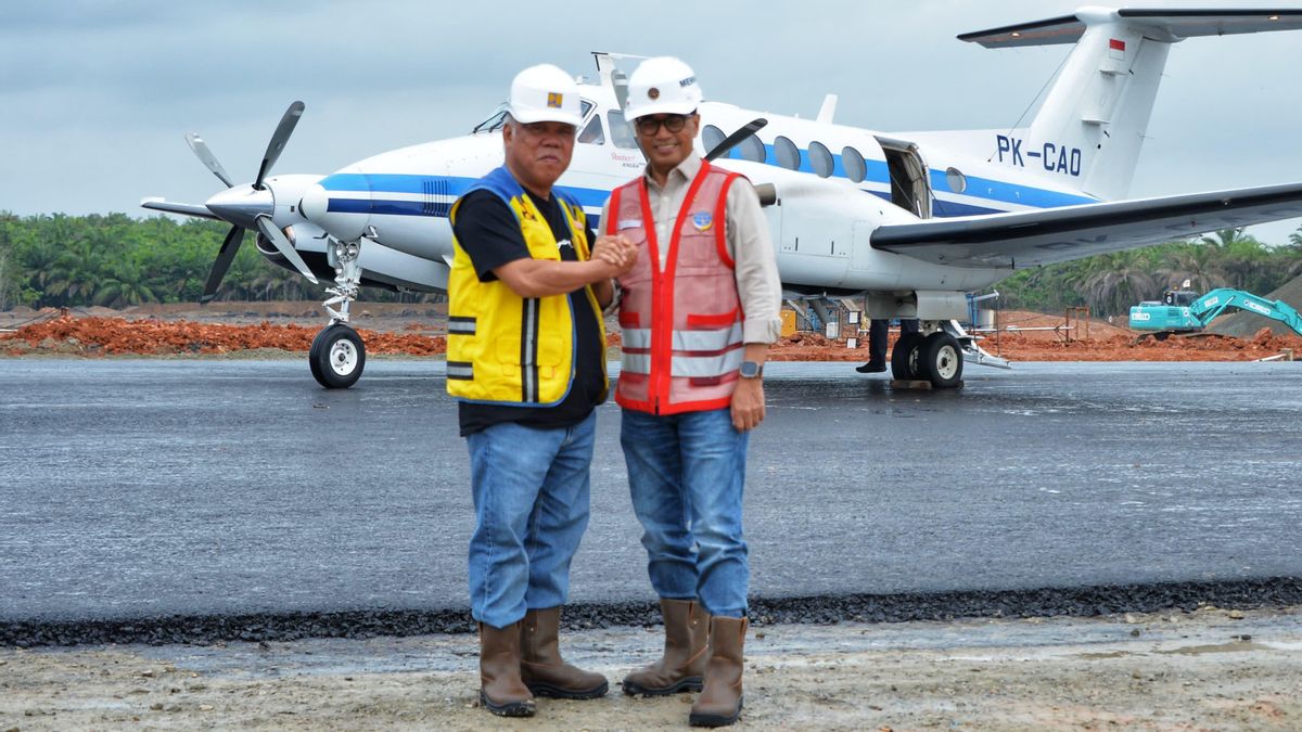 King Air Aircraft Type 200 PK CAO Successfully Landing At IKN Airport Smoothly