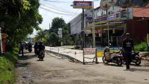 Pemkot Depok Perbaiki Jalan Raya Pasir Putih yang Rusak, 140 Meter Rampung 2 Bulan