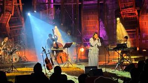 Monita Tahalea Tampilkan Setlist Album Merona di Tengah Dinginnya Malam di Bromo