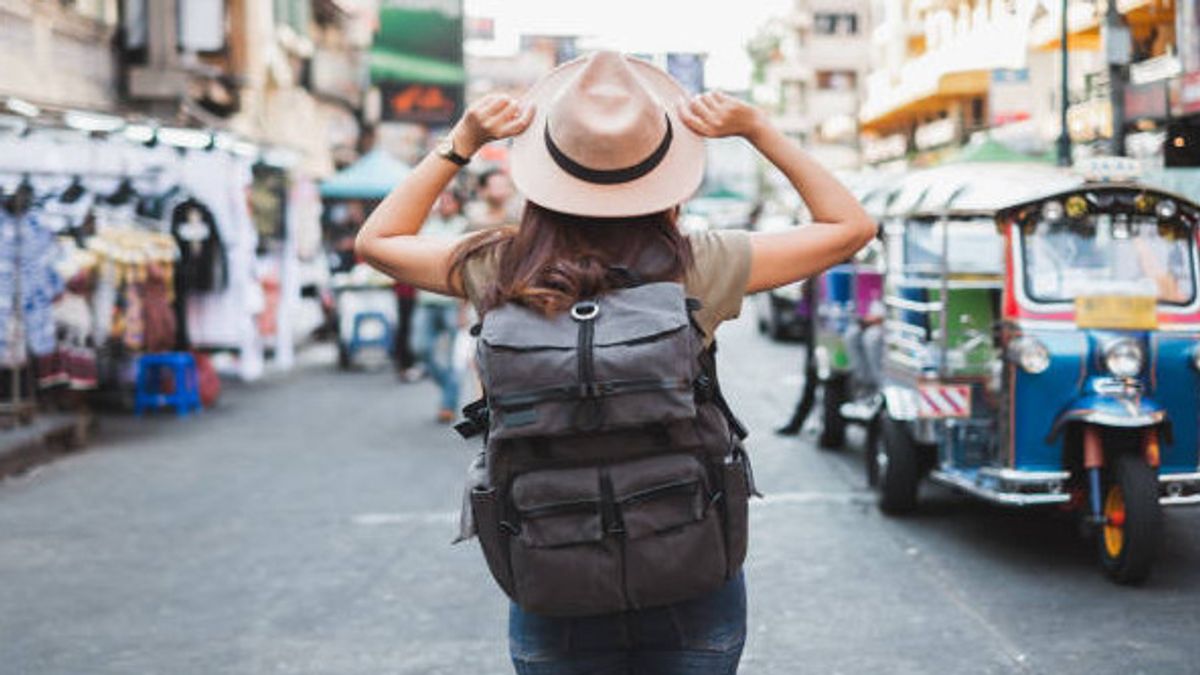 Perempuan Semakin Banyak Solo Traveling ke Luar Negeri, Ini Alasannya