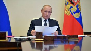 Vladimir Putin Drags Twitter, Facebook And TikTok To Court